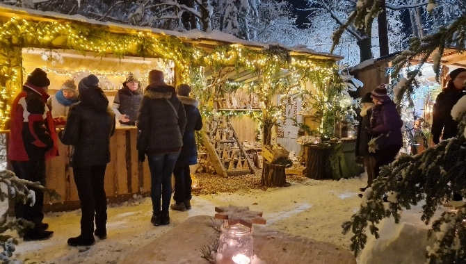 Stand auf dem Weihnachtsmarkt