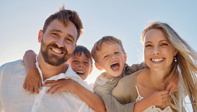 Familie 2 Erwachsene und 2 Kinder