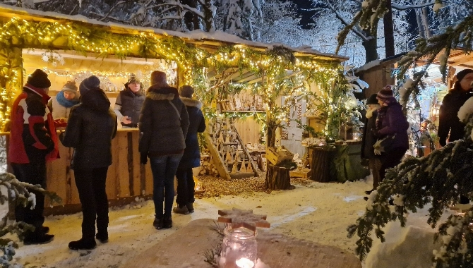 Stand auf dem Weihnachtsmarkt